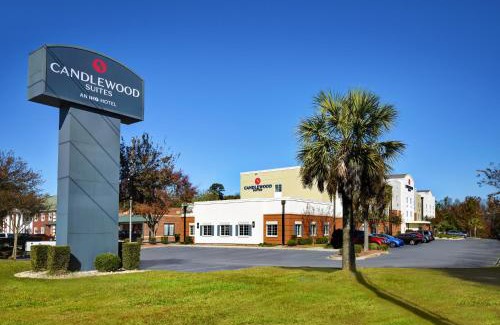 Sumter Hotel | Pet-Friendly Candlewood Suites Sumter with Pool Access