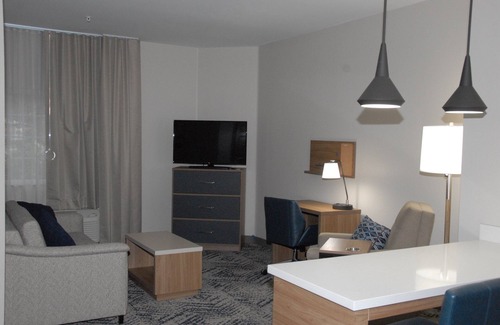 Tallahassee Hotel | Discover Candlewood Suites Tallahassee - Guest Rated 8.6/10