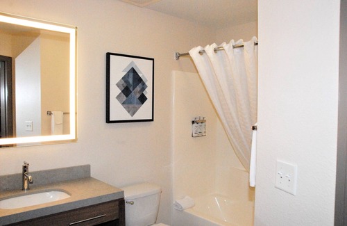 Tallahassee Hotel | Discover Candlewood Suites Tallahassee - Guest Rated 8.6/10