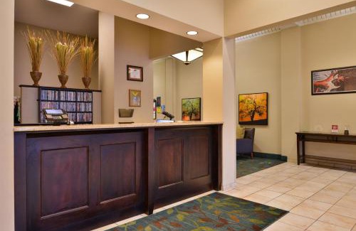 Downtown Hotel | Pet-Friendly Comfort at Candlewood Suites Terre Haute