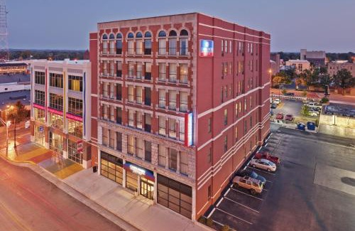 Downtown Hotel | Pet-Friendly Comfort at Candlewood Suites Terre Haute
