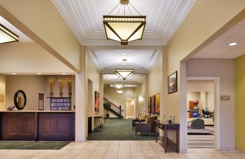 Downtown Hotel | Pet-Friendly Comfort at Candlewood Suites Terre Haute