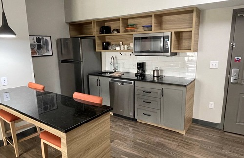 Skyland Park Hotel | Relax at Candlewood Suites Tuscaloosa with Family Amenities