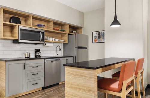 Skyland Park Hotel | Relax at Candlewood Suites Tuscaloosa with Family Amenities