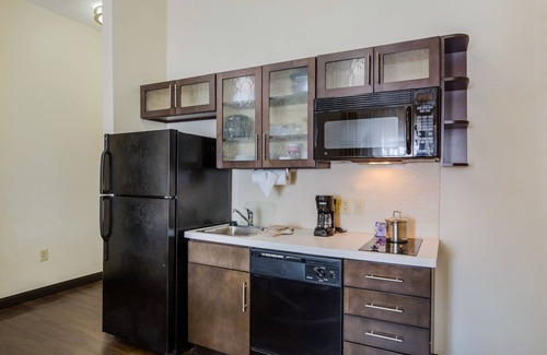 Northwest Hotel | Discover Comfort at Candlewood Suites Virginia Beach Town Center