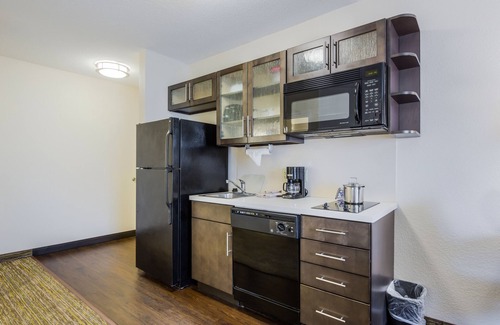 Northwest Hotel | Discover Comfort at Candlewood Suites Virginia Beach Town Center
