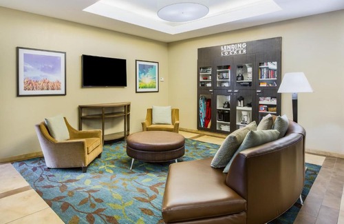 Northwest Hotel | Pet-Friendly Candlewood Suites in Virginia Beach Town Center