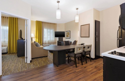 Strabane Hotel | Comfortable Candlewood Suites Washington North with Breakfast