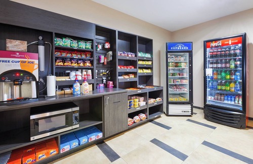 Strabane Hotel | Comfortable Candlewood Suites Washington North with Breakfast