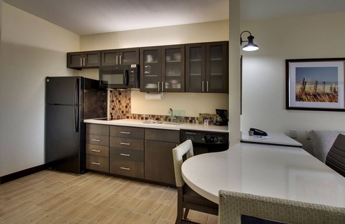 Wichita Hotel | Explore Candlewood Suites Wichita East: Top-Rated Comfort