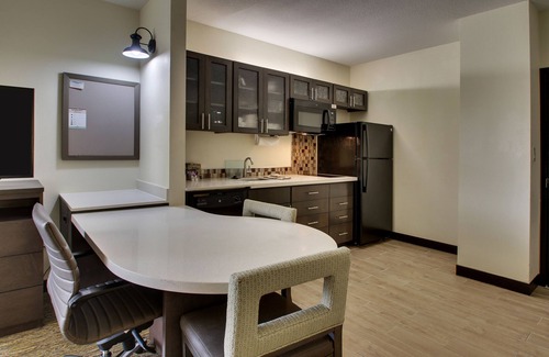 Wichita Hotel | Explore Candlewood Suites Wichita East: Top-Rated Comfort