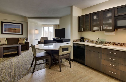 Wichita Hotel | Explore Candlewood Suites Wichita East: Top-Rated Comfort
