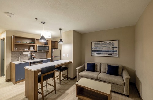 Wichita Hotel | Candlewood Suites Wichita Northwest by IHG