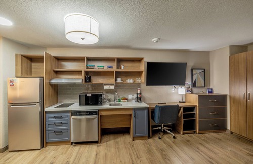 Wichita Hotel | Candlewood Suites Wichita Northwest by IHG