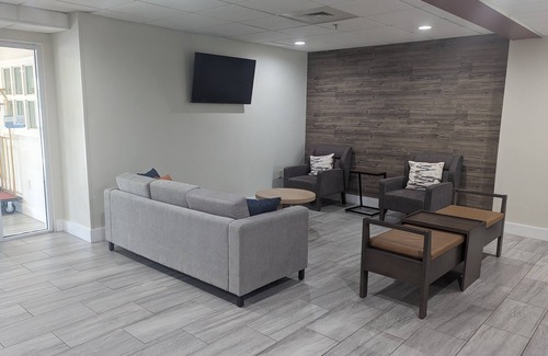 Wilson Hotel | Convenient Candlewood Suites Wilson with Spa & Breakfast