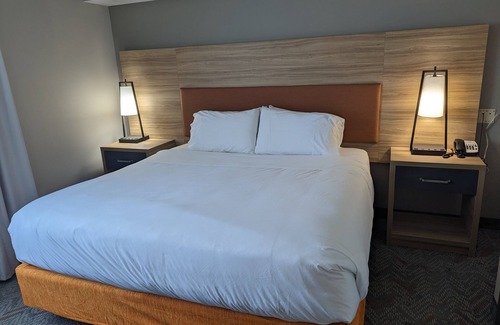 Wilson Hotel | Convenient Candlewood Suites Wilson with Spa & Breakfast