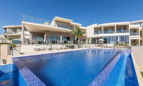 Lagoa Hotel | Oceanfront Caneiros House & Suites with Private Pool