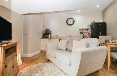 Blackmill House | Discover Caner Bach Lodge: Pet-Friendly Retreat with High Ratings
