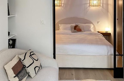 6th Arrondissement Apartment | Indulge in Canettes Deluxe Apartment - 4 Star Luxury Retreat
