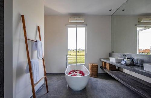 Berawa Villa | Relax at Villa Waha: 4-Star Stay with Pool & Breakfast