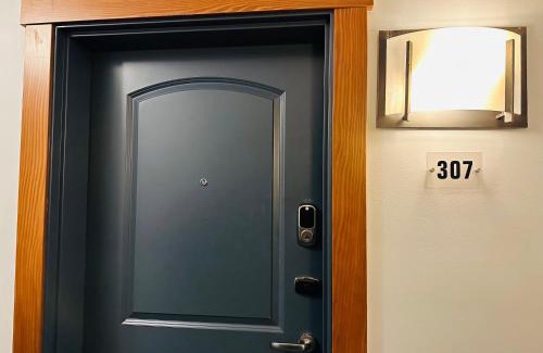 Canmore Apartment | Inviting Canmore Mountain Retreat with Pool & Hot Tub