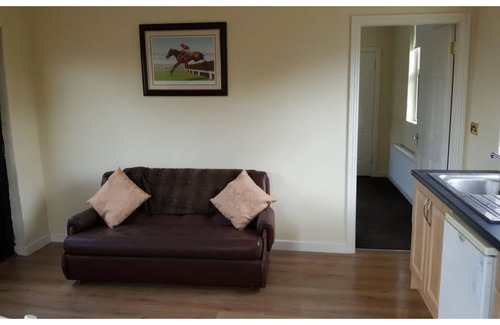 Macroom House | Highly Rated Cannaway House B&B with Pool & Breakfast