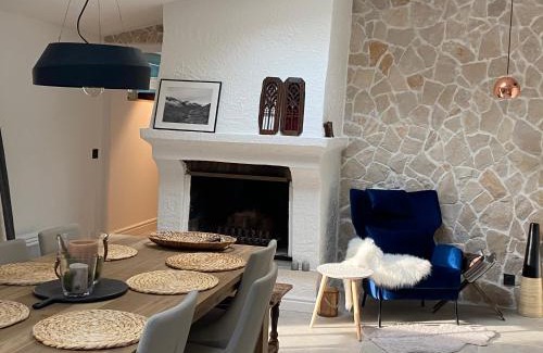 Riou - Petit Juas - Av de Grasse Villa | Exquisite Cannes Cote Sud: Oceanfront Pool & Family-Friendly