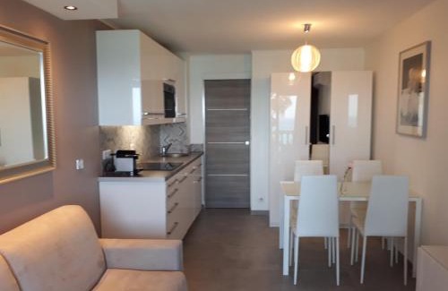 La Bocca Apartment | Stylish Cannes Hotel with Ocean View and Pool Access