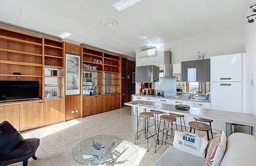 Le Suquet Apartment | Beautiful Quai St Pierre: Oceanfront 2-Bedroom Retreat