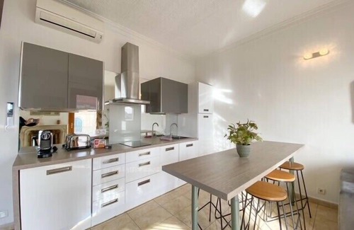 Le Suquet Apartment | Beautiful Quai St Pierre: Oceanfront 2-Bedroom Retreat