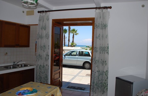 Canneto Apartment | Relax at Canneto Beach: Pet-Friendly with Ocean Views