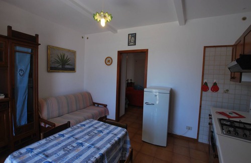 Canneto Apartment | Relax at Canneto Beach: Pet-Friendly with Ocean Views