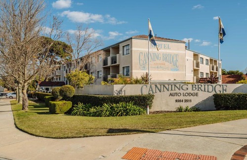 Mount Pleasant Apartment | Ideal Stay at Canning Bridge Auto Lodge with Pool & Hot Tub