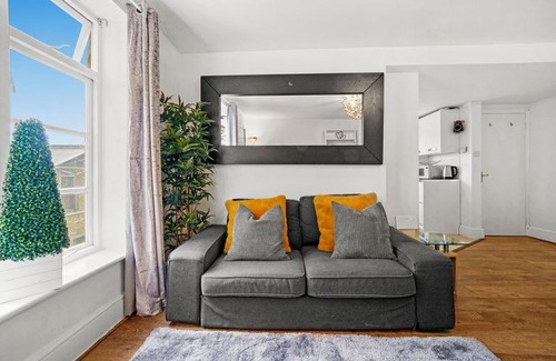 Canning Town Apartment | Modern 2 Bedroom Apartment Near Excel Centre & City Airport