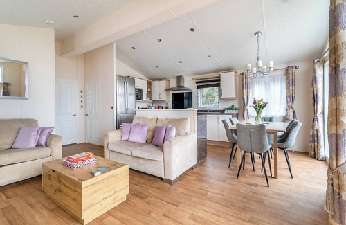 Cheddar Ski Chalet | Well-Equipped Lodge with Pool, Spa & Family-Friendly Amenities