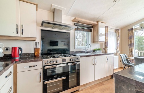 Cheddar Ski Chalet | Well-Equipped Lodge with Pool, Spa & Family-Friendly Amenities