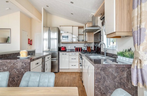 Cheddar Ski Chalet | Well-Equipped Lodge with Pool, Spa & Family-Friendly Amenities