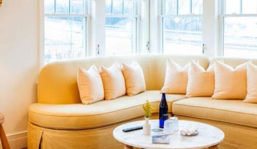 Hampton Bays Hotel | Discover Canoe Place Inn & Cottages: Oceanfront Getaway