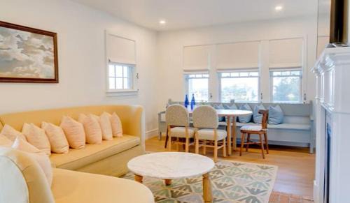 Hampton Bays Hotel | Discover Canoe Place Inn & Cottages: Oceanfront Getaway