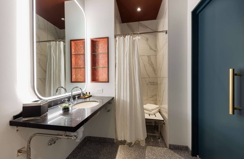 The Loop Hotel | Discover Canopy by Hilton Chicago Central Loop: 4-Star Comfort