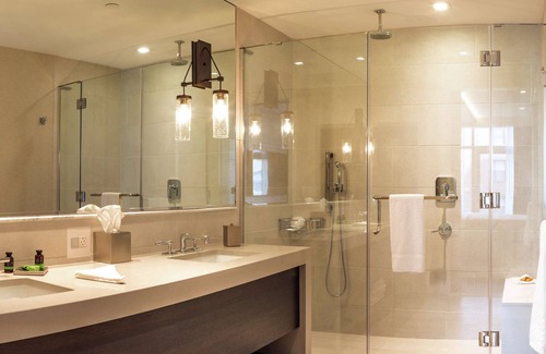 Cityplace Hotel | Stylish Canopy by Hilton Dallas Uptown with Spa & Dining