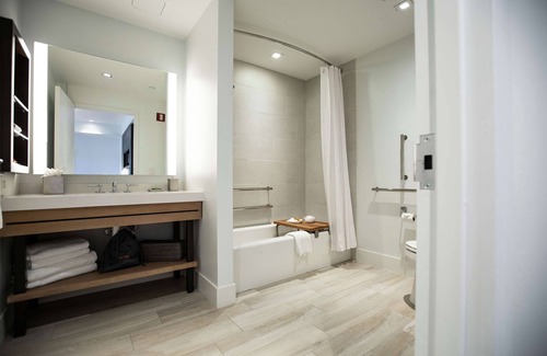 Cityplace Hotel | Stylish Canopy by Hilton Dallas Uptown with Spa & Dining