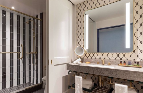 Center City Hotel | Eco-Friendly Retreat at Canopy by Hilton Philadelphia