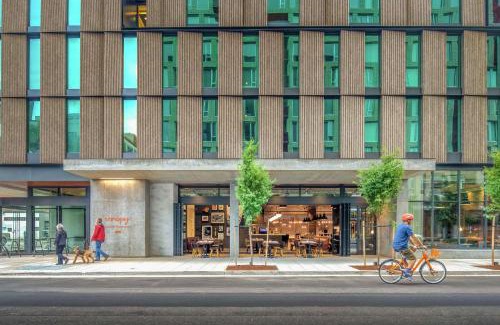 Pearl District Hotel | Discover Canopy by Hilton Portland Pearl District - Pet Friendly