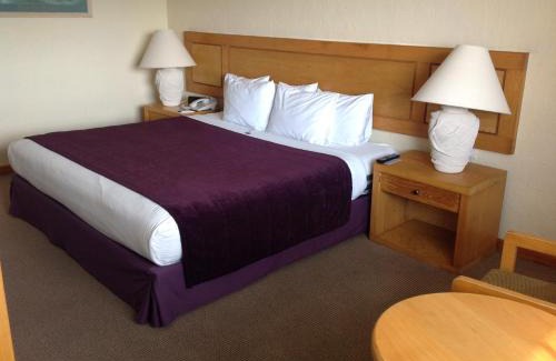 Atlacomulco Hotel | Explore Cantalagua Inn: Family-Friendly with Hot Tub Access