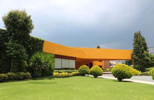 Atlacomulco Hotel | Explore Cantalagua Inn: Family-Friendly with Hot Tub Access