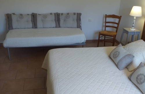 Lacoste House | Relaxing Getaway at Cante Grillet in Scenic Provence