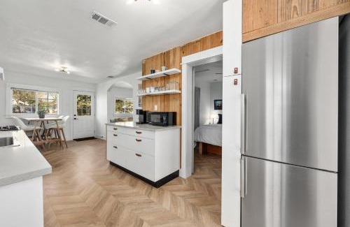 East Cesar Chavez House | Pet and Child Friendly Canterbury Cottage - 4 Star Comfort
