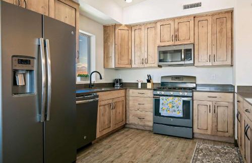 St. George Apartment | Canthony's Cottage W301 Condo with Pool and Hot Tub Access