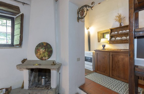 Londa House | Discover Cantina Di Bacco: Cozy Cottage with Pool & Views
